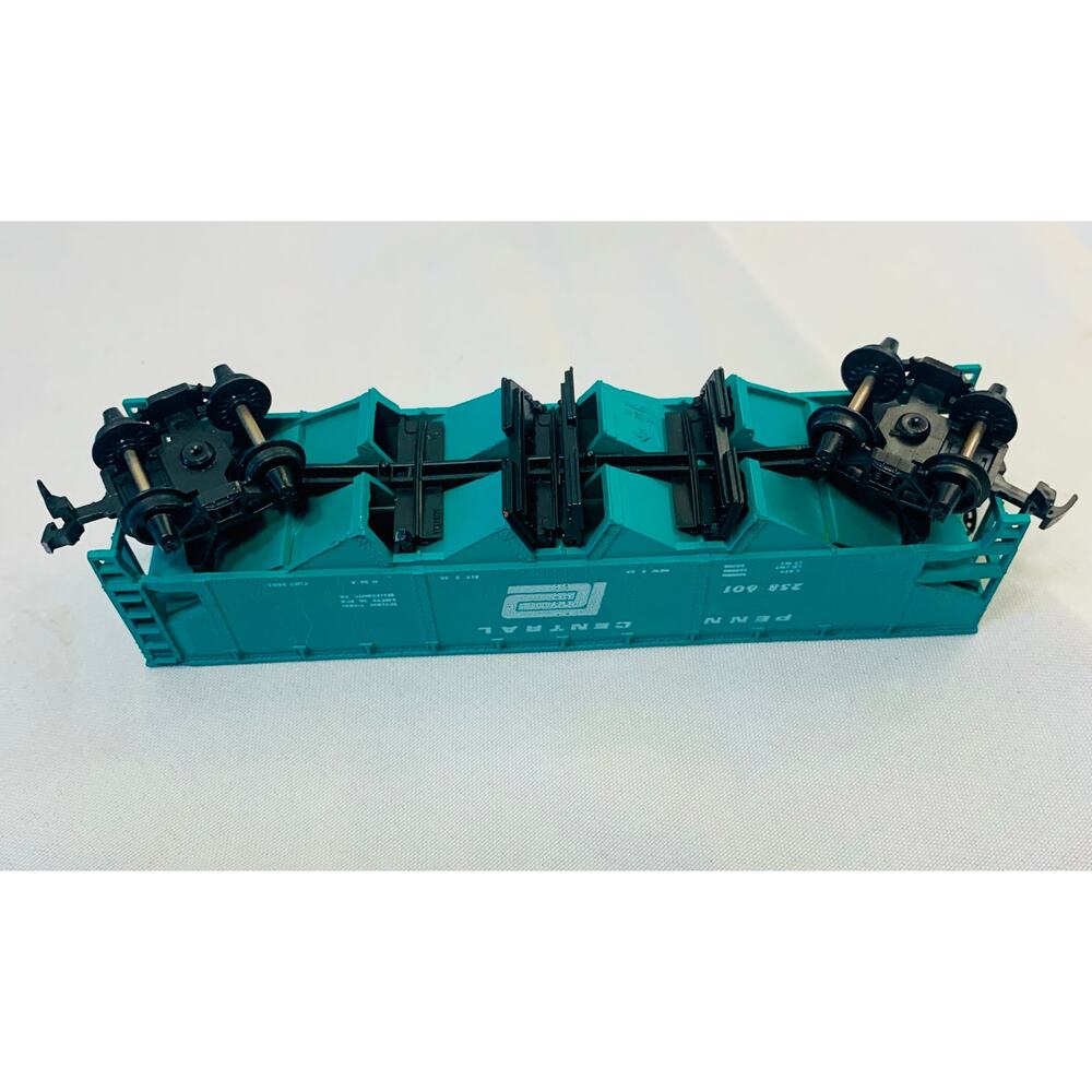 HO Scale Model Train Car Set. - Picture 3 of 5